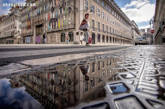 城市倒影摄影作品 一滩积水成为最美配角！