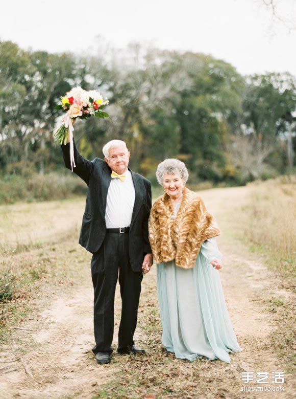 最浪漫的事：结婚65年的甜蜜夫妻重拍婚纱照
