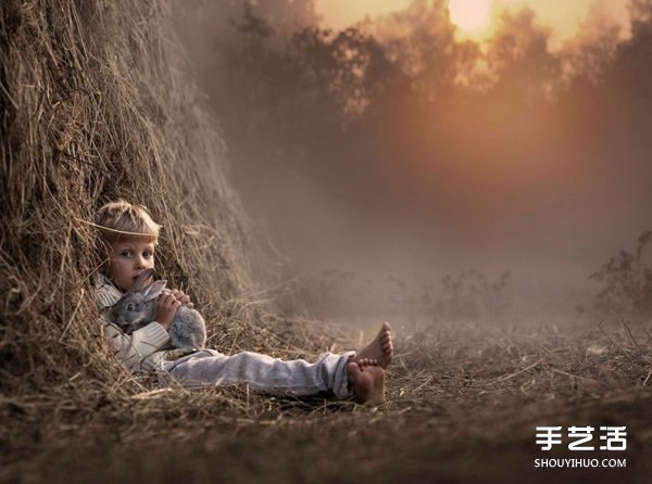 可爱小男孩跟动物们的温馨摄影作品欣赏
