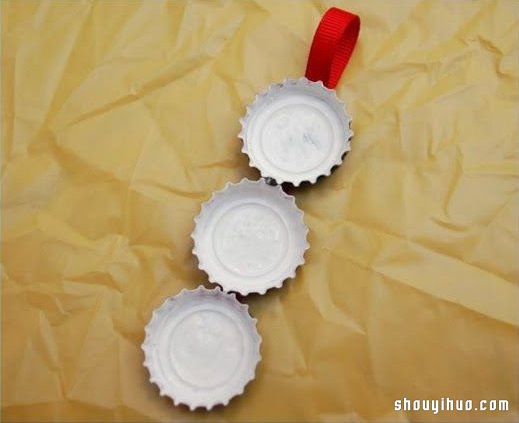 超简单瓶盖雪人小挂件手工制作方法图解教程