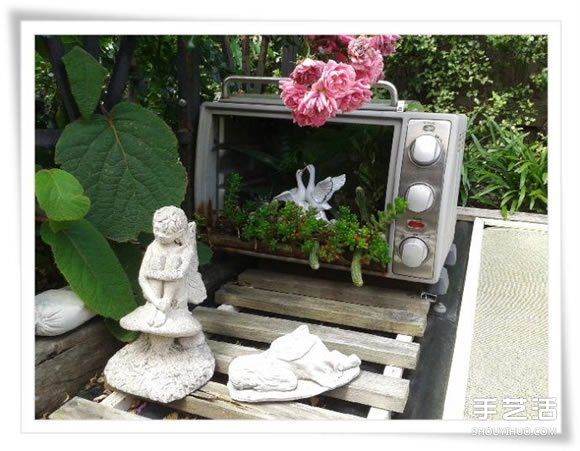 微型花园：废旧烤面包机改造制作的美丽盆景