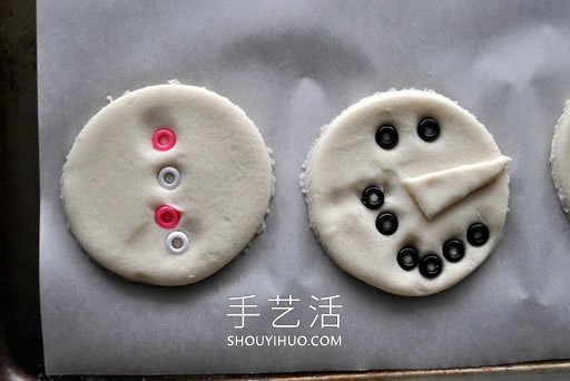 面团手工制作雪人冰箱贴的做法教程