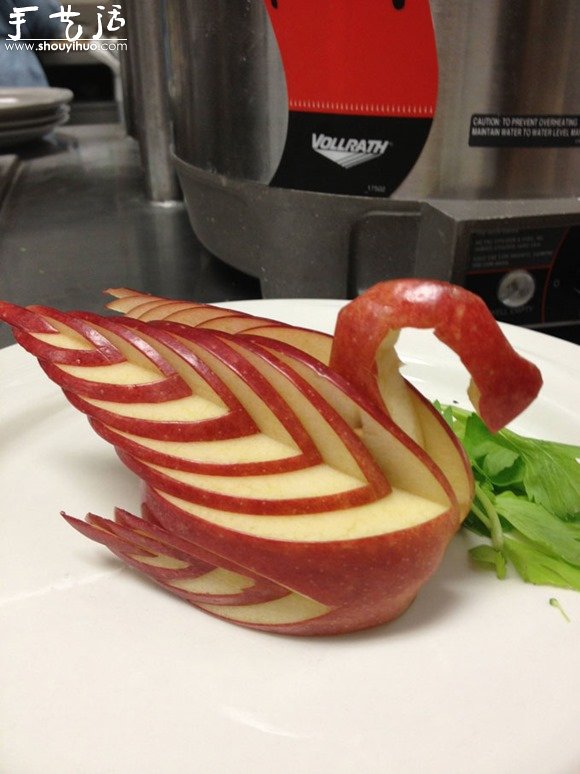苹果雕刻的天鹅
