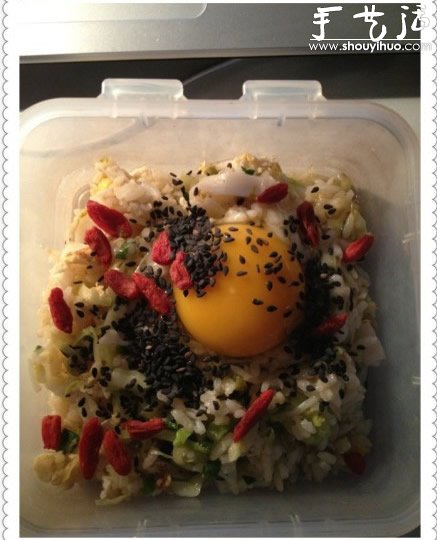 剩饭巧DIY：鸡蛋芝麻蒸饭的做法