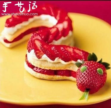 草莓DIY的小蛇蛋糕