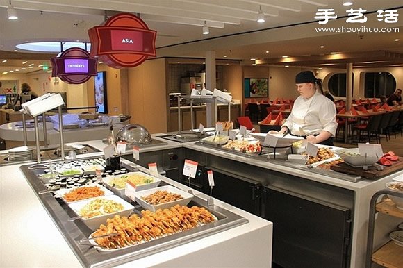 瑞典游轮上的海鲜自助餐