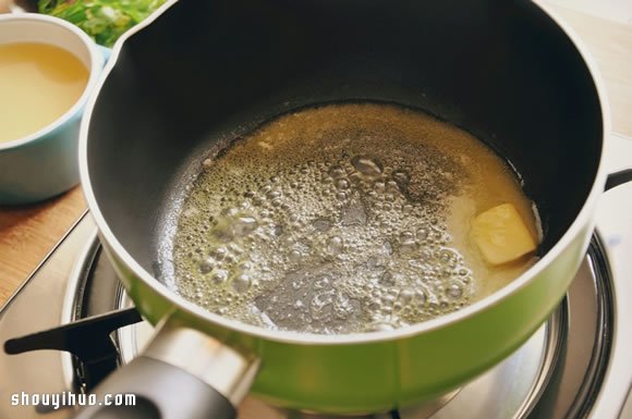 蒜香鸡汁焗蘑菇的做法 自制海鲜味焗蘑菇