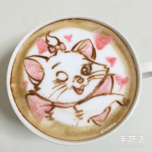 咖啡拉花：将游戏里可爱的猫咪放进咖啡杯中