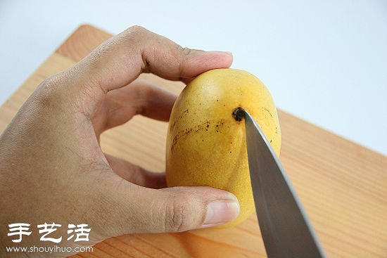 芒果丁的切法 教你如何切出漂亮的芒果丁 