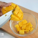 芒果丁的切法 教你如何切出漂亮的芒果丁