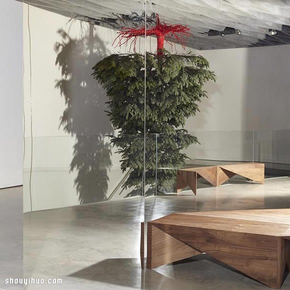 圣诞树大变身：时尚设计师打造的创意圣诞树
