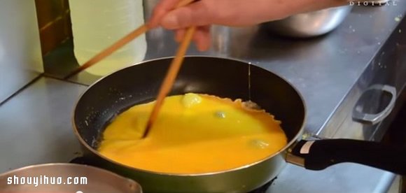 旋转礼服蛋包饭的做法 自制日本特色蛋包饭