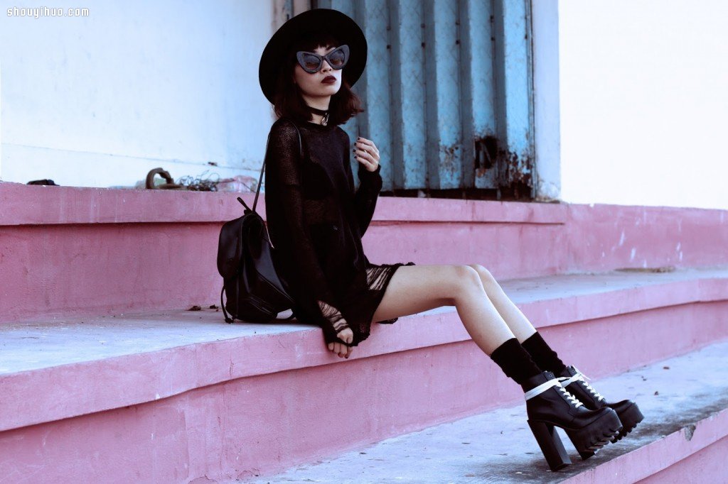 越南女生演绎暗黑歌德风时尚穿衣搭配