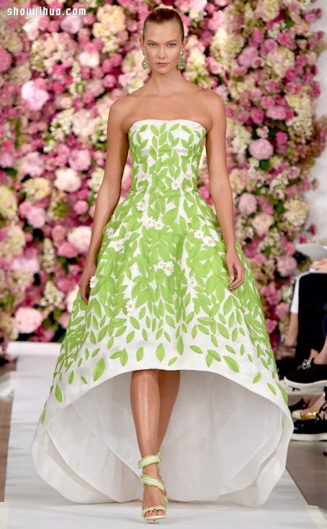 OSCAR DE LA RENTA与他最后的2015春夏女装