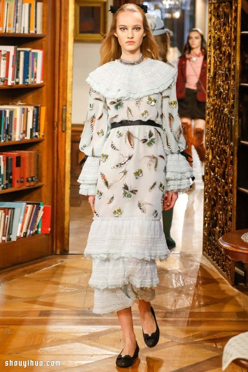 CHANEL 2015 早秋系列女生服装搭配设计