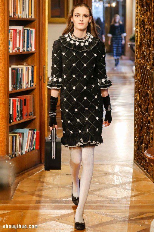 CHANEL 2015 早秋系列女生服装搭配设计