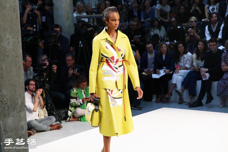 MARNI 位于米兰的 2015 春夏时尚花市场
