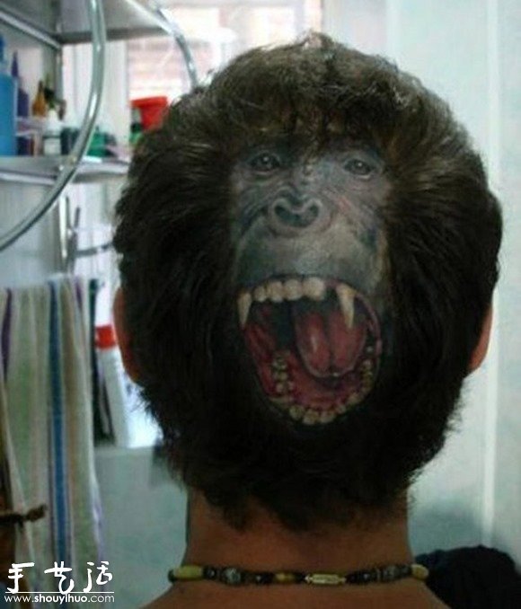 超犀利的头部纹身：愤怒咆哮大猩猩