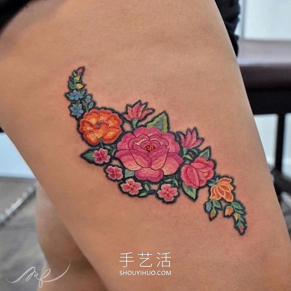 太惊艳！墨西哥纹身师“缝”出彩色花卉纹身