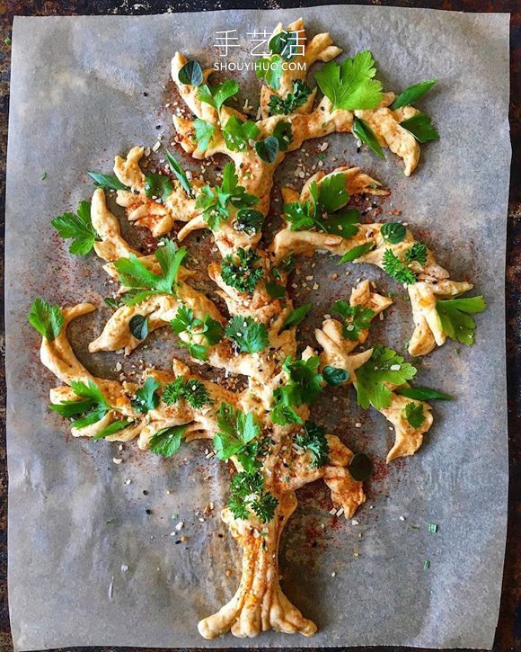 用剩菜和面包制作成的可食用“面包花束”