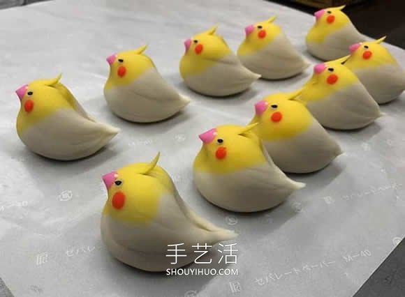 日本厨师制作充满创意的甜点：小鸟“和果子”