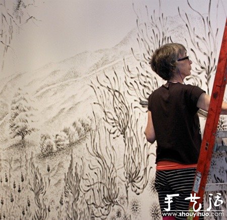 手指粘木炭粉后DIY创作的风景绘画
