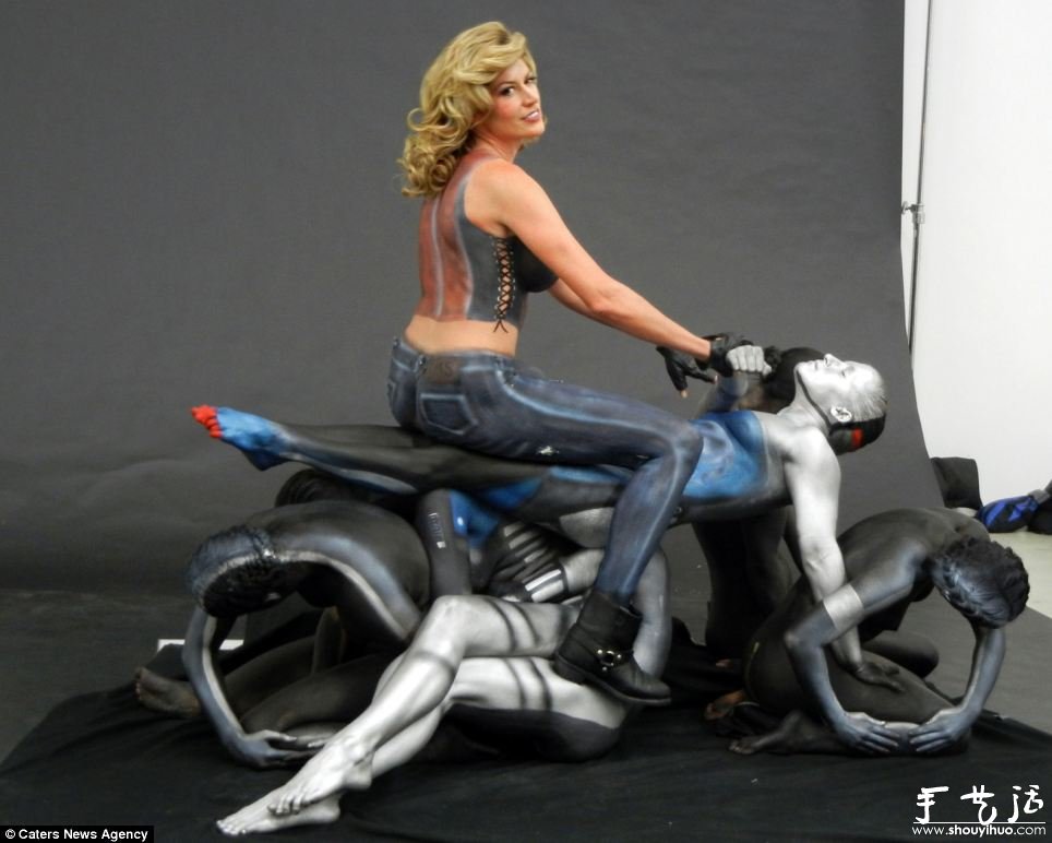 创意人体彩绘摩托车