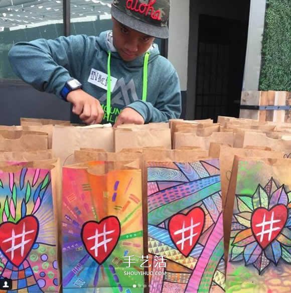 为了帮内向的儿子 爸爸手绘550个爱心午餐袋