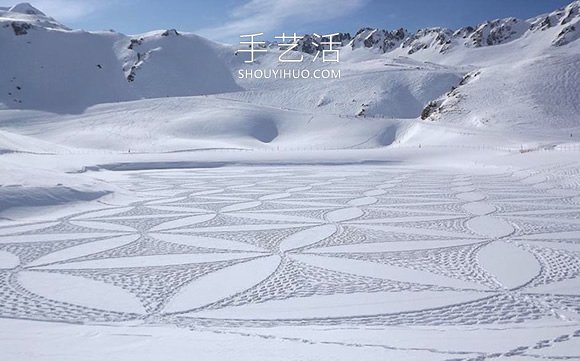 雪花地上飘？法国艺术家踩出冬季“踩雪画”