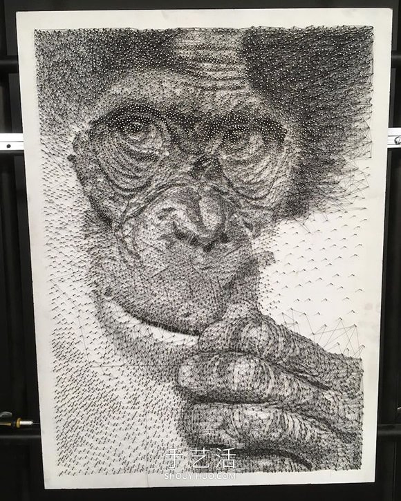 在数千个钉子周围缠绕绳子，DIY制作逼真肖像画