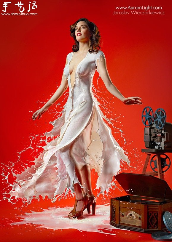 2014创意年历：模特的牛奶服装秀