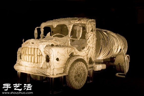 印度艺术家DIY的史前怪兽汽车模型