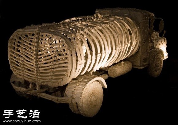 印度艺术家DIY的史前怪兽汽车模型