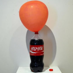 用碳酸饮料吹气球的创意