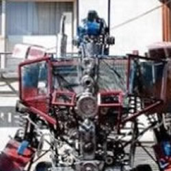 电子生活垃圾DIY的擎天柱机器人