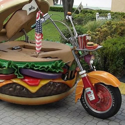 有趣的汉堡包三轮摩托车