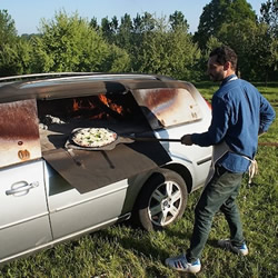 DIY旧汽车披萨烤炉 用平凡物品创造不凡乐趣