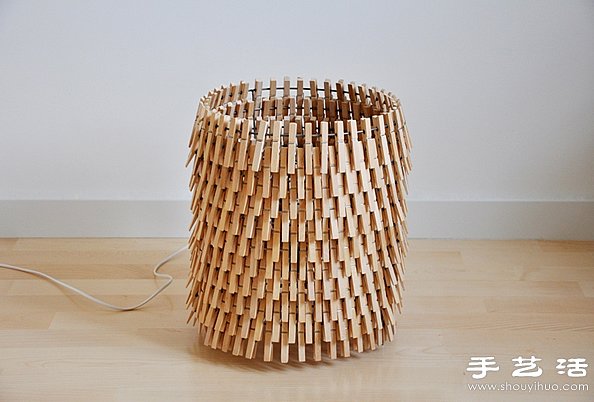 木夹子DIY而成的漂亮台灯