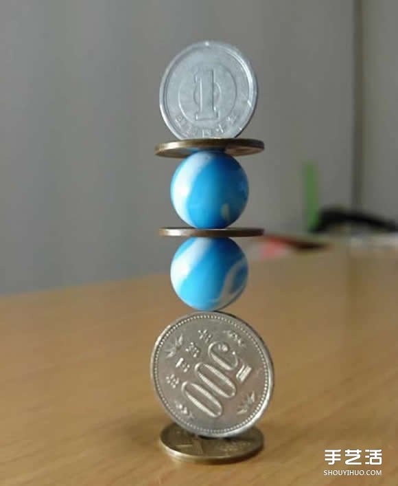 高难度平衡游戏 平衡高手用硬币挑战堆叠极限