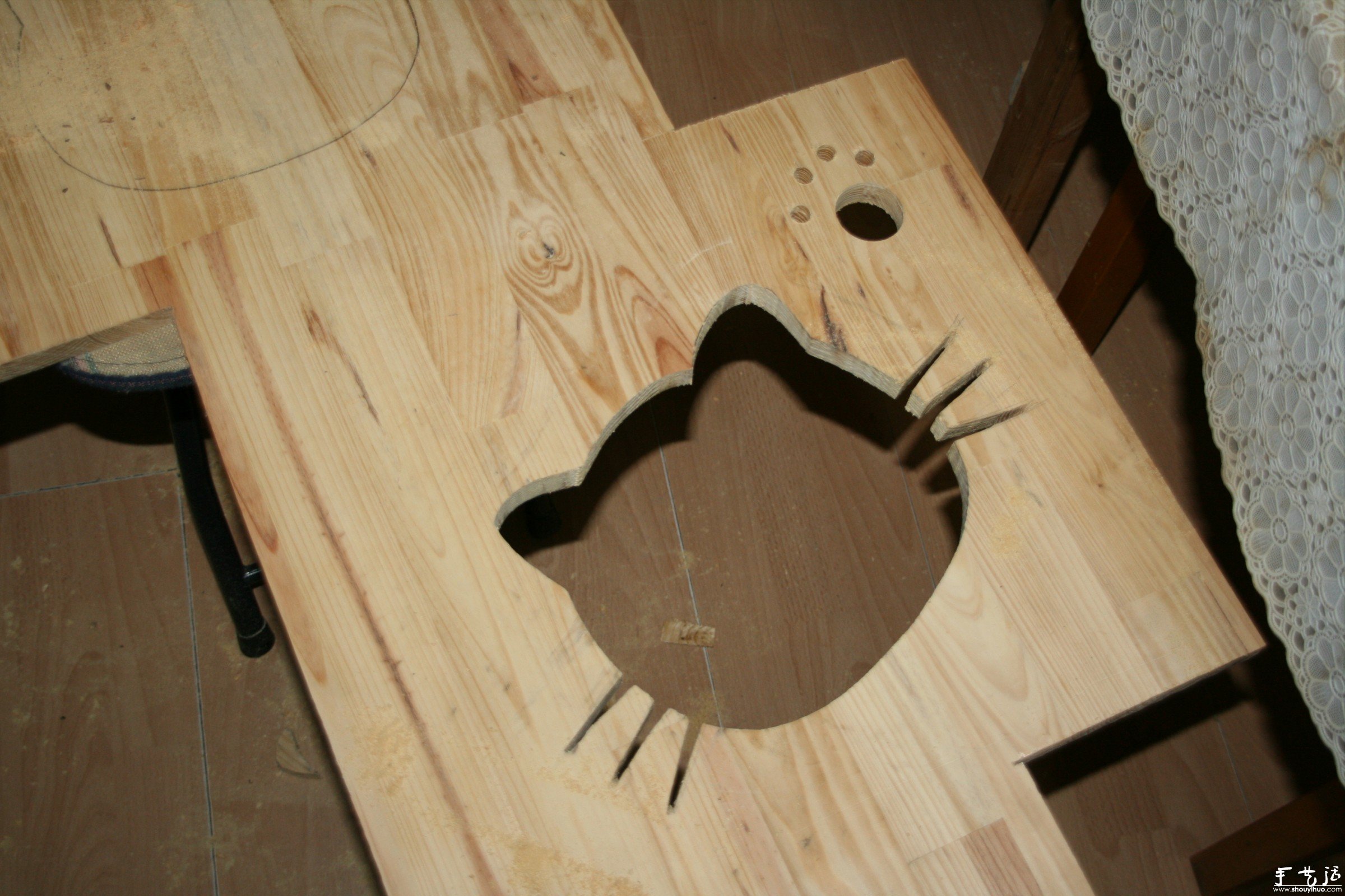 纯木手工DIY的猫窝和猫爬架
