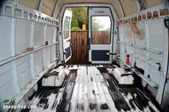 旧LDV厢型车 5个月改装成露营车环游世界