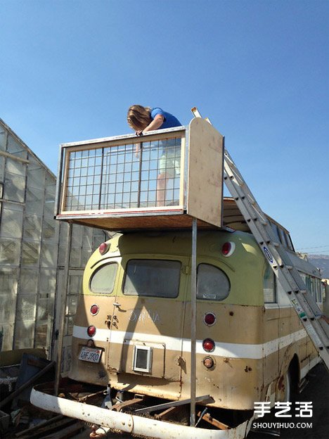 实现四海为家的梦想 旧面包车改造的温馨房车