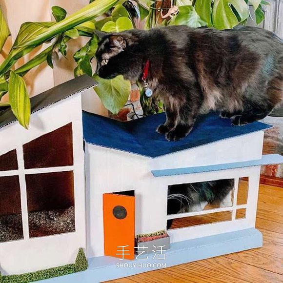 她为两只猫手工制作一座中世纪风格的纸板屋
