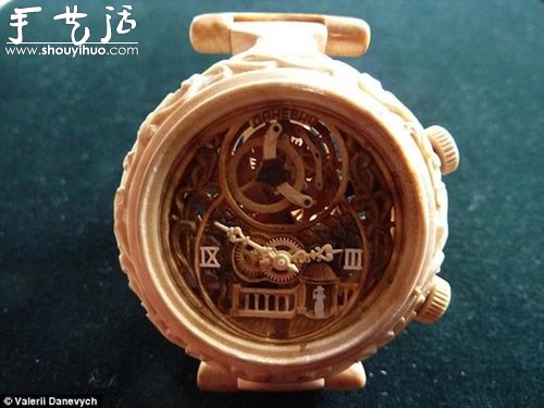 耗时7个月用木头制作的手表