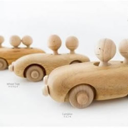 纯木手工制作的玩具车