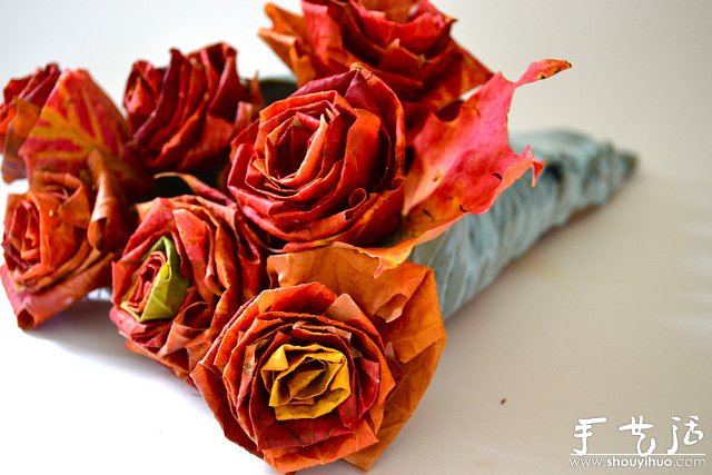 火红枫叶手工制作的玫瑰