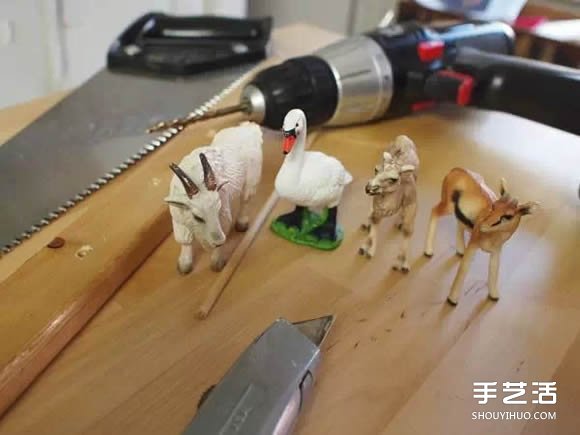利用孩子们玩腻的动物玩具DIY制作有趣的挂钩