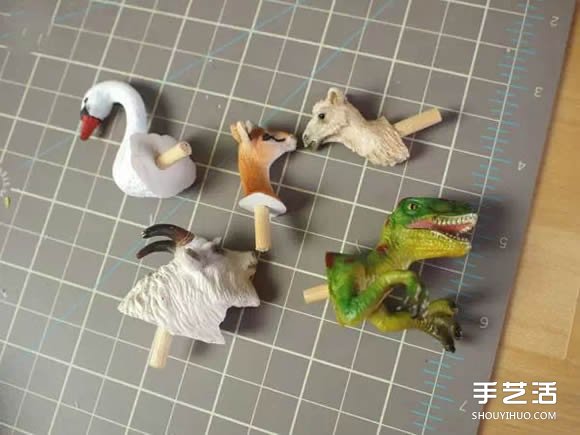 利用孩子们玩腻的动物玩具DIY制作有趣的挂钩