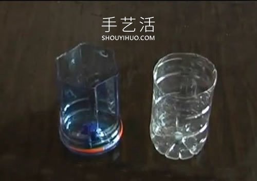 自制无痕衣架的方法 两个塑料瓶就能搞定！