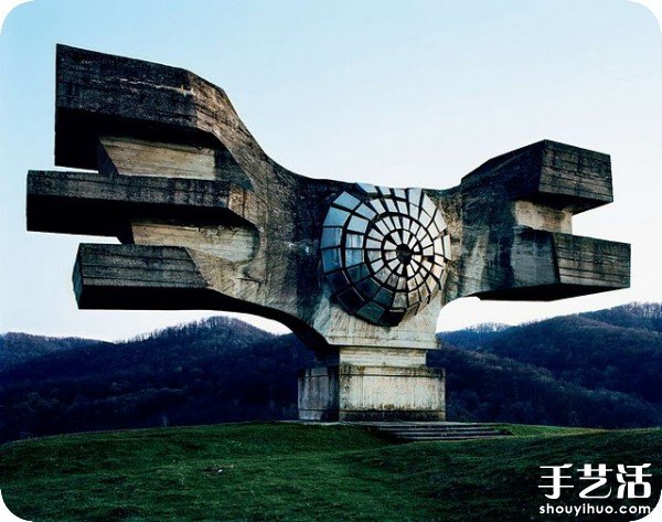 前南斯拉夫：后现代纪念碑式雕塑作品